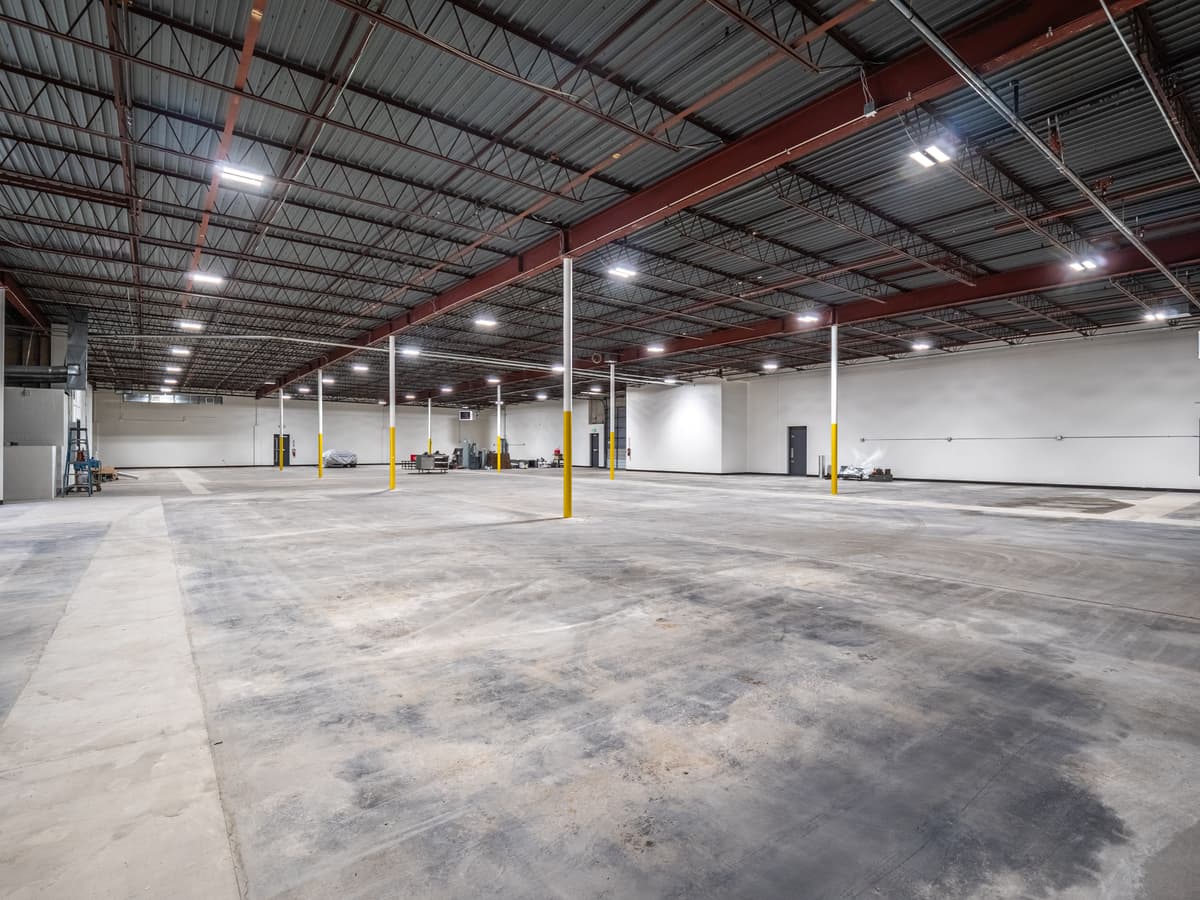 Work sample from an album of 30+ pictures featuring a commerical listing.